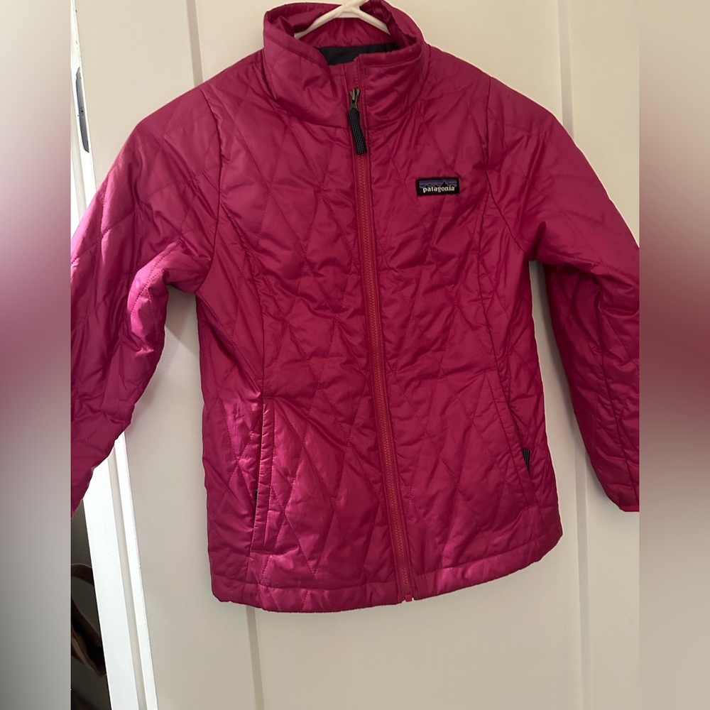 Girls Patagonia quilted jacket. Like new, barely worn. Size small, 7-8.